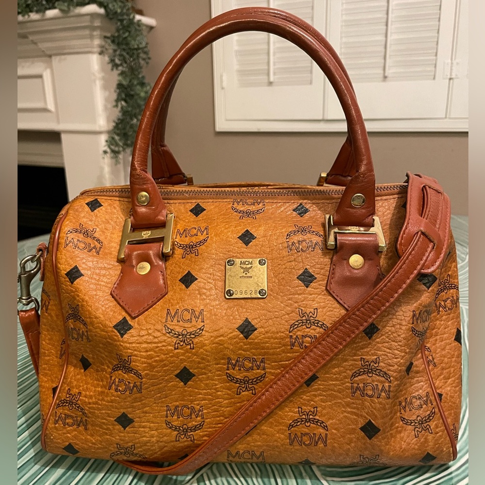 MCM Boston 25 - Cognac Leather handbag/crossbody with gold accents